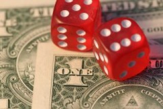 特朗普的威胁让欧洲富豪焦虑，黄金创新高，达利欧如何配置资产