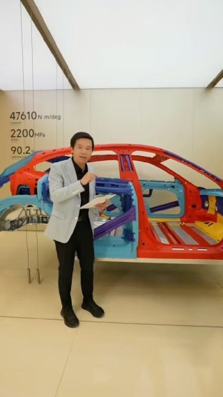 雷军：小米超级大压铸用的材料叫小米泰坦合金，是小米自研的