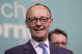 外盘头条：美加领导人会晤 AMD财报超预期 特斯拉第一财季欧洲销量大幅下滑 默茨经历波折当选德国总理