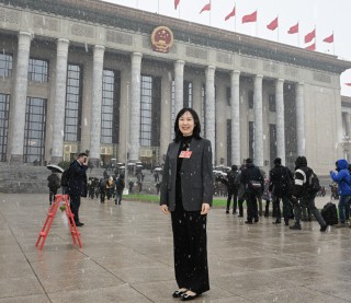 新能源车占比达12%！全国人大代表周燕芳：传统保险难适配，建议差异化定价