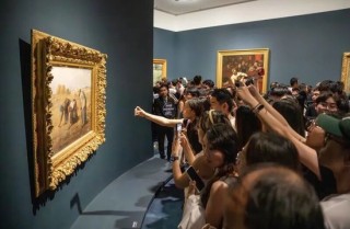 上海“消费第一城”实锤！多组数据揭秘：买走全国30%化妆品，“即买即退”销售额暴增21倍