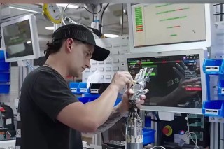 特斯拉新一代人形机器人即将亮相？多股异动