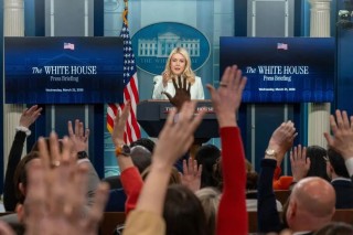 打伊朗缺弹药，美国“东墙”终于拆到了乌克兰？| 京酿馆