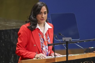 加拿大宣布对伊朗实施新制裁