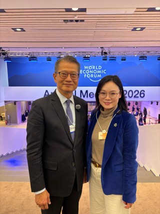 直击达沃斯|对话陈茂波：香港是一个生机勃勃的投资目的地