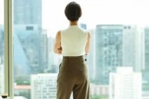 钟睒睒，投了山西女首富杨霞