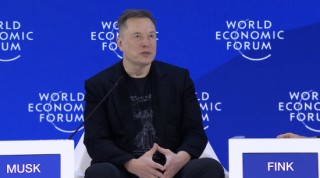 直击达沃斯｜马斯克：将在年底或明年向公众销售人形机器人