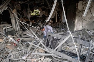 特朗普施压伊朗重开海峡 威胁“彻底摧毁”关键能源基础设施