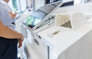 助贷过冬，中小银行忍痛“断尾”能否突围