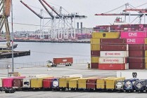 靠岸中国货船数“归零”，美国西海岸港口官员惊到了