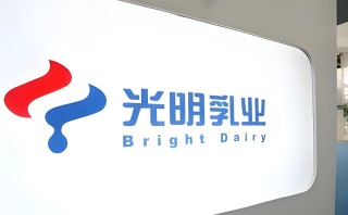 光明乳业：17年来再亏损、连续5年经营目标爽约，黄黎明贲敏等高管还好意思加薪吗？
