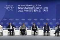 达沃斯热议贸易战无赢家，关税和地缘局势导致FDI降温｜2025夏季达沃斯