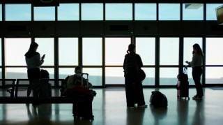 航空公司严阵以待 “地狱夏日”