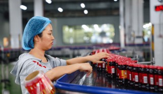 老干妈，出山救子，又赚翻了：2024年营收逼近54亿元，几乎追平历史峰值