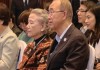 直击博鳌丨潘基文夫妇现身“健康”论坛，化身观众学习“长寿”秘诀？