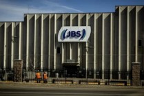 陷入丑闻的巴西肉类巨头JBS在美上市 首日开盘报13.65美元