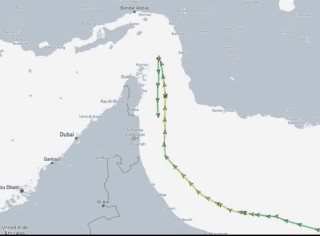 全球航运业高度警惕中东风险，两艘超级油轮在霍尔木兹海峡前调头
