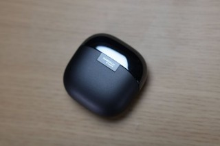 小米 Buds 6 首发上手：半入耳旗舰的‘听感’与‘智慧’进化