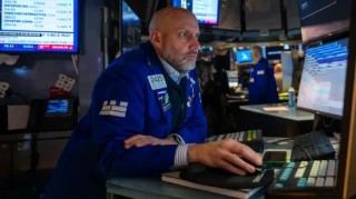 尾盘：美股继续下滑 思科领跌科技股