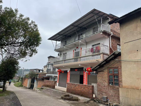 湖南永州上千名公职人员卷入非法集资案调查：15亿集资案教师被判刑仍“吃空饷”  第36张