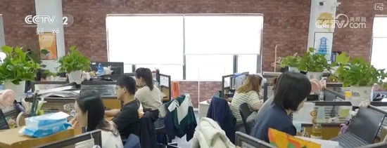 美国人疯狂抢货，中国商家抢生产！义乌商户：朋友圈都炸掉了，高盛：未来90天中国出口会很火爆  第3张