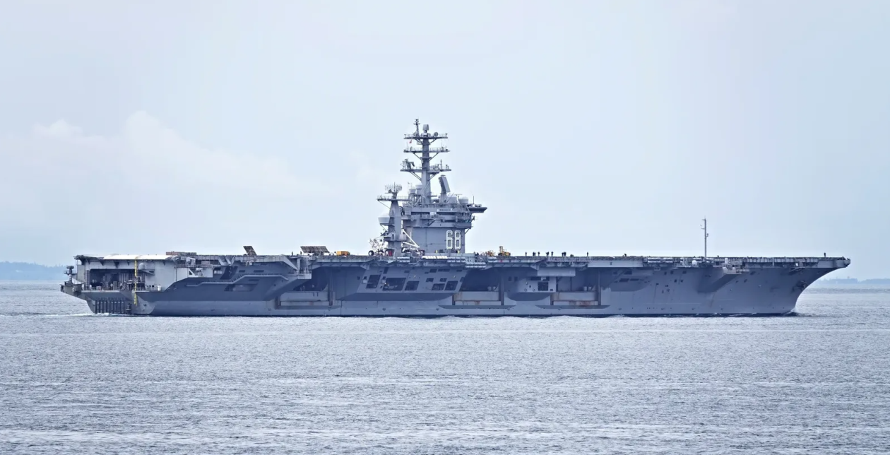 外媒：中东局势紧张之际，美“尼米兹”号航母驶离南海向西航行  第1张