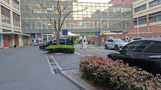 江西省儿童医院一医生帮联系民营救护车800公里收2.8万元，院方调查  第2张