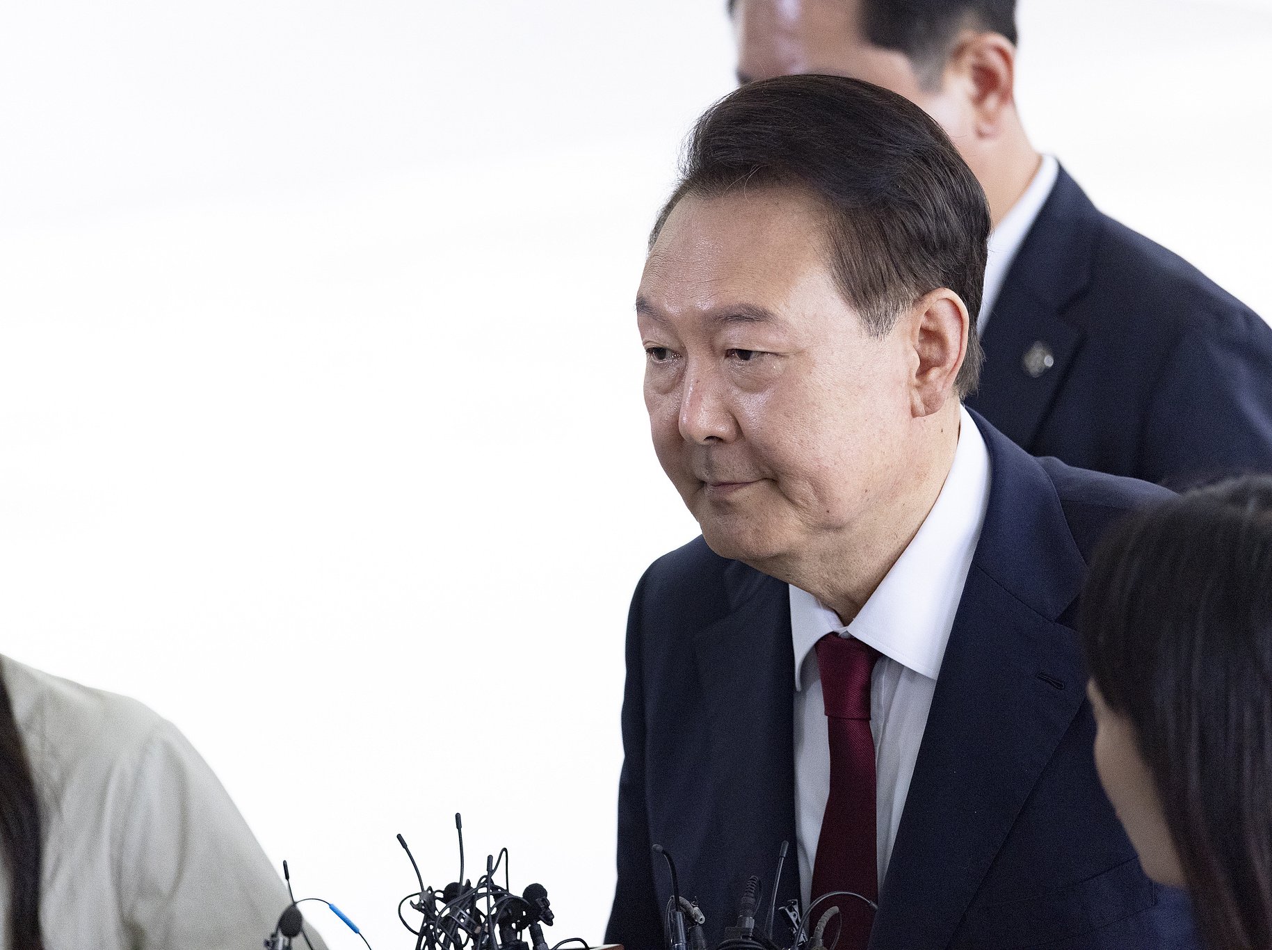 韩国前总统尹锡悦离开特检组 将于30日再次接受调查  第1张