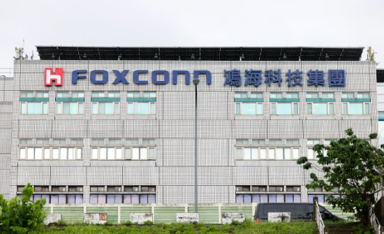 富士康AI服务器业务强劲 第三季度利润超预期 第1张 富士康AI服务器业务强劲 第三季度利润超预期 第1张