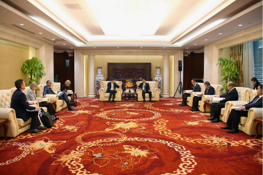 中国进出口银行董事长陈怀宇会见联合国副秘书长、开发计划署代理署长徐浩良  第1张