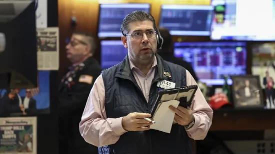 午盘：美股走高道指上涨230点 微软股价走低  第1张