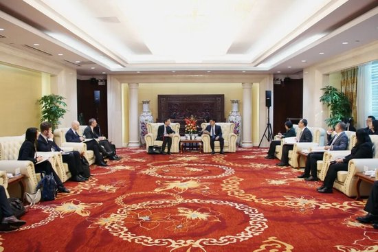 中国进出口银行董事长陈怀宇会见法国财政总署署长伯特兰·杜蒙  第1张