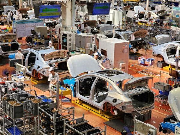 定调2026：中央经济工作会议绘就汽车业“稳进提质”新蓝图  第1张