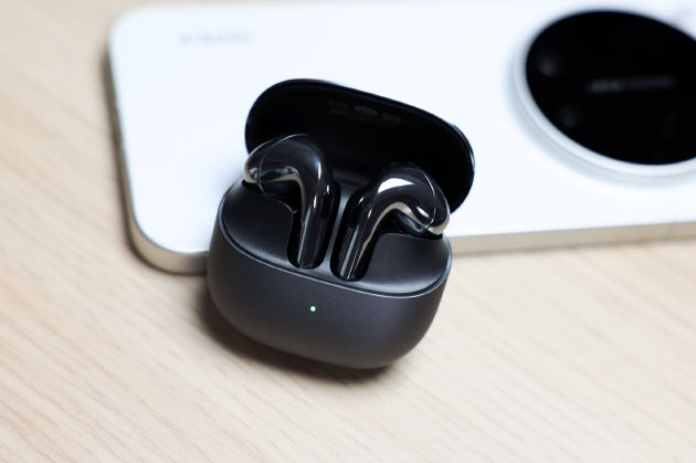 小米 Buds 6 首发上手：半入耳旗舰的‘听感’与‘智慧’进化  第2张