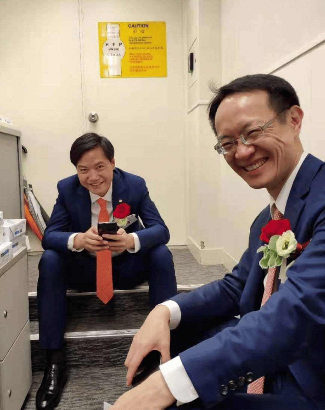 雷军前脚刚增持小米，小米副董后脚就宣布套现140亿！还说看好小米未来！网友：刚添了根柴又被泼一盆水  第1张