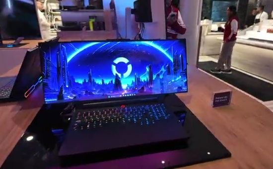 联想展示延展屏游戏本概念机，一机三个尺寸｜直击CES  第1张