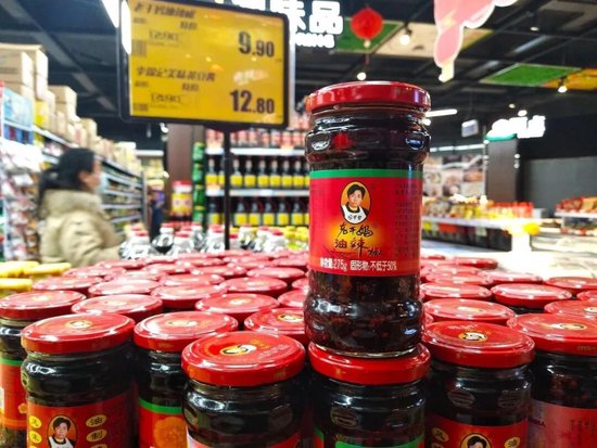 老干妈，出山救子，又赚翻了：2024年营收逼近54亿元，几乎追平历史峰值  第9张