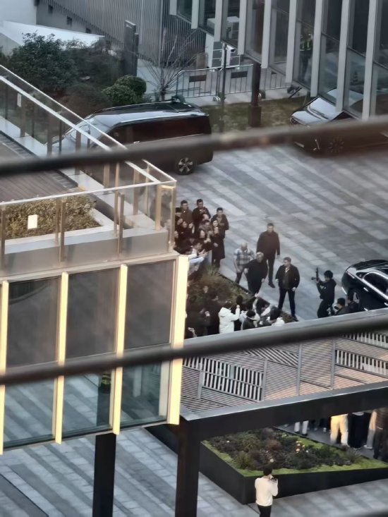 曝黄仁勋再度来华，首站到访英伟达上海办公室  第1张