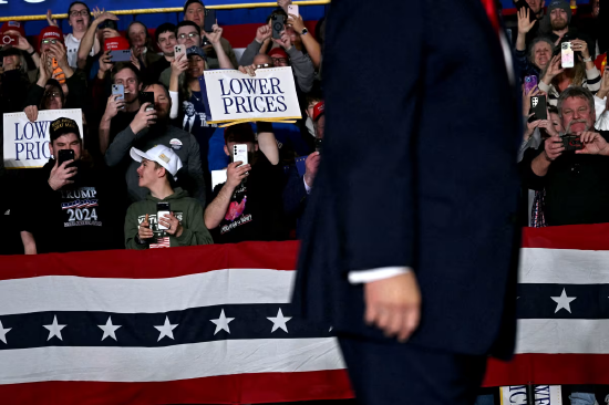 特朗普欲将选民注意力重新聚焦经济领域，此举或令其追悔莫及  第1张