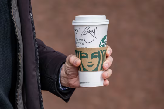 星巴克需要你在下午买一杯冰萃饮品  第1张