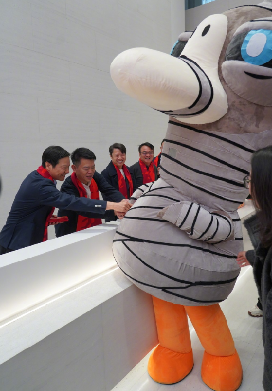 顶流互动！雷军给《鹅鸭杀》玩偶发开工红包  第1张