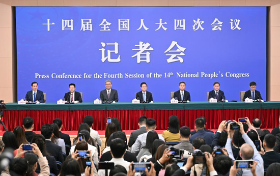 信息量巨大！五位“掌门人”重磅发声，事关降准降息、提振消费、人工智能、稳定市场等→  第1张