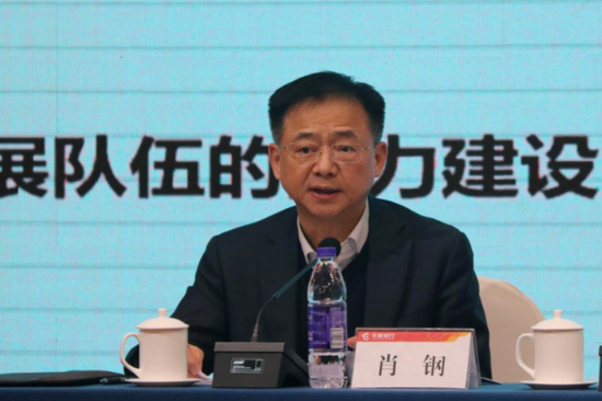 华夏银行零售条线换防 信用卡中心拟换帅  第2张