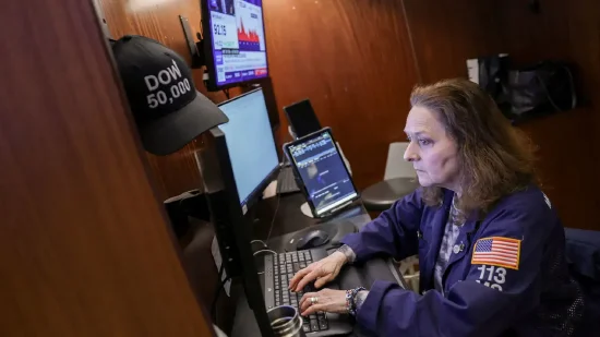 3月28日收盘：美股连续第五周下跌 道指重挫790点跌入回调区域  第1张