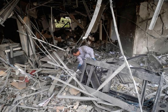 特朗普施压伊朗重开海峡 威胁“彻底摧毁”关键能源基础设施  第1张