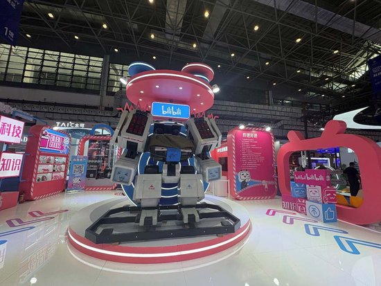 消博手记 | 打工人有救了？消博会上那张让人“抖睡”的椅子，居然是航天员同款  第2张