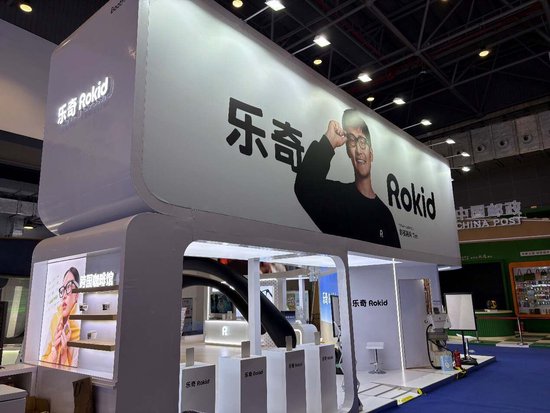 消博手记 | 打工人有救了？消博会上那张让人“抖睡”的椅子，居然是航天员同款  第9张