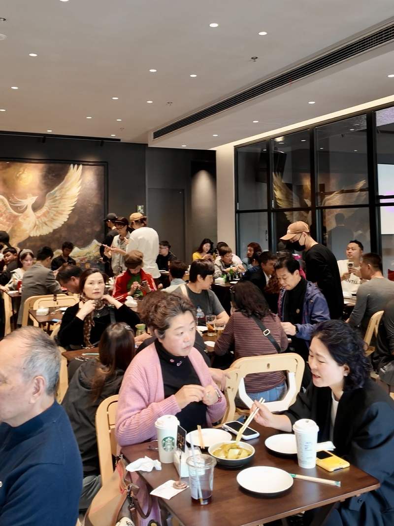 “黄牛”代排队300元/人，演员文章面馆回应：治理招数都用上了  第2张