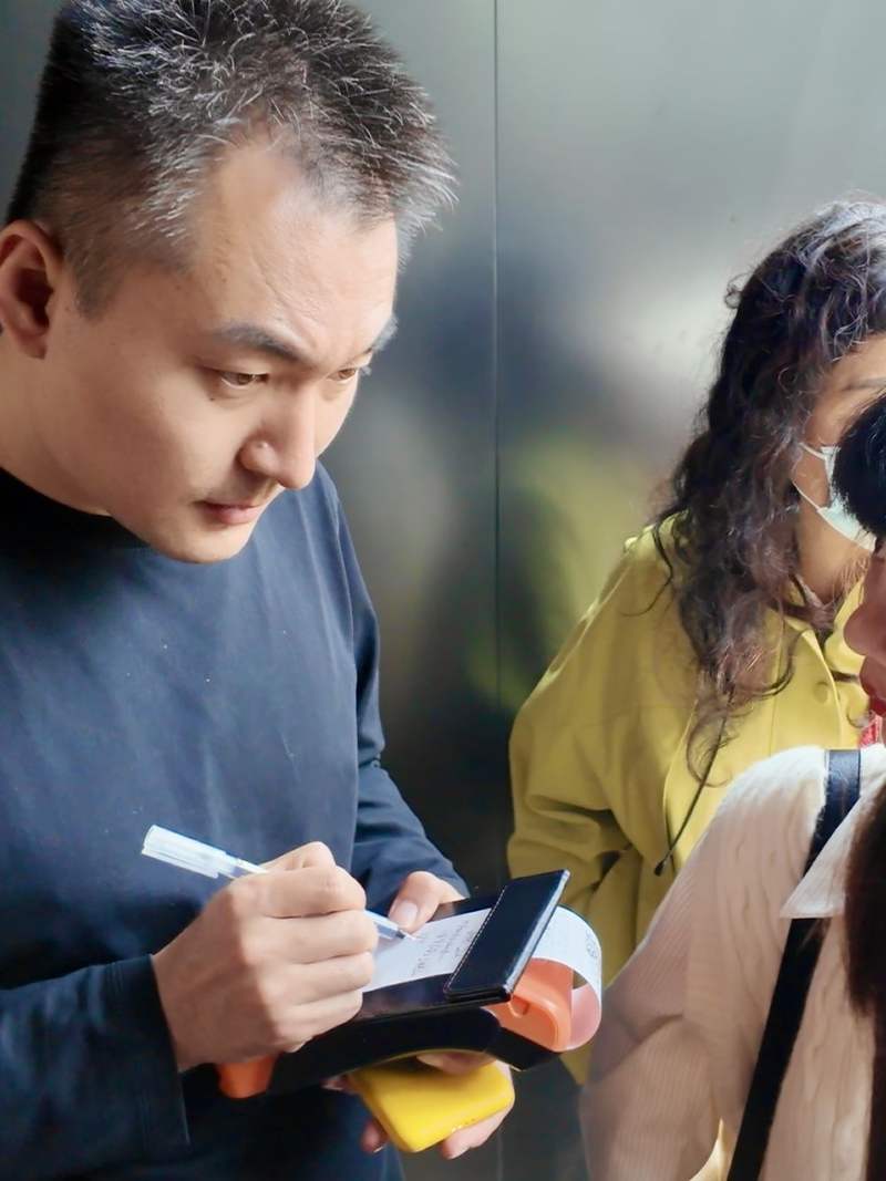 “黄牛”代排队300元/人，演员文章面馆回应：治理招数都用上了  第3张