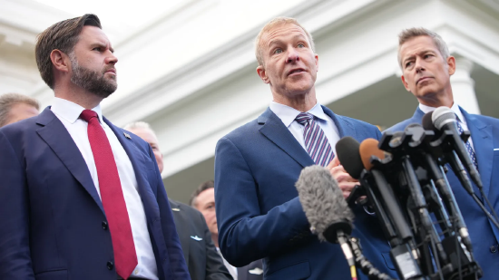 美联航CEO去年秋季就已考虑合并事宜,数月后才告诉特朗普 第1张 美联航CEO去年秋季就已考虑合并事宜,数月后才告诉特朗普 第1张